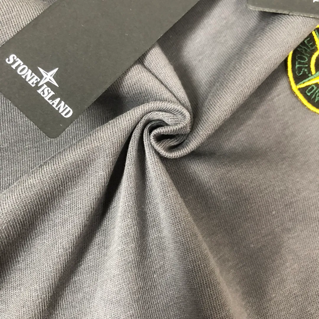 P150 A🍃Stone Island 2025 latest T-shirt, couple style ~ original order, fashionable and casual short T-shirt, specially made of customized cotton fabric ~ 100% cotton T-shirt ~ pre-washed to prevent deformation and shrinkage problem, more comfortable and breathable on the body ~ All available from stock ~ unique design style, trendy must-have item, complete with three standards 👍 Color: black/white/dark gray/coffee Size: S M L XL (larger version, please state your height and weight when placing an order)